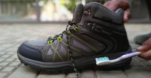 تمیز کردن کفش کوهنوردی