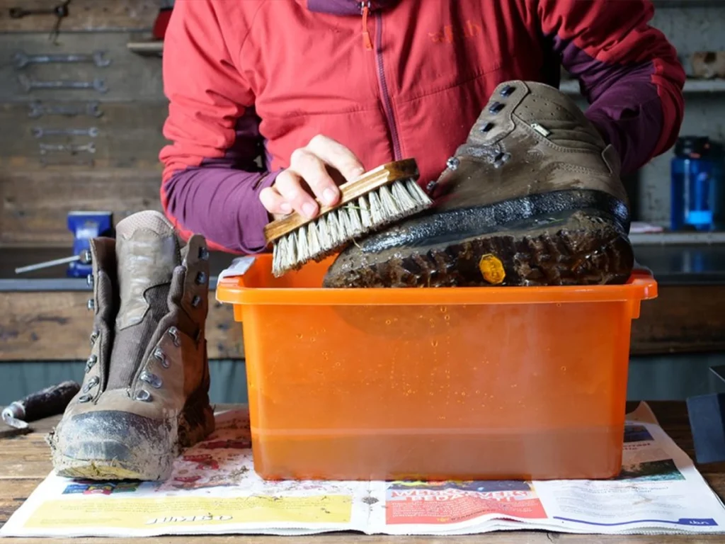شستن کفش کوهنوردی